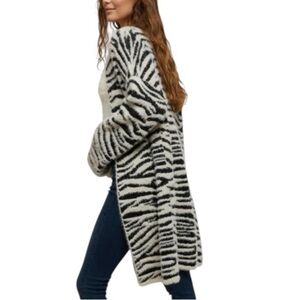 HERS & MINE Zebra Print Fuzzy Eyelash Long Open Cardigan Sweater NEVER WORN Sz S